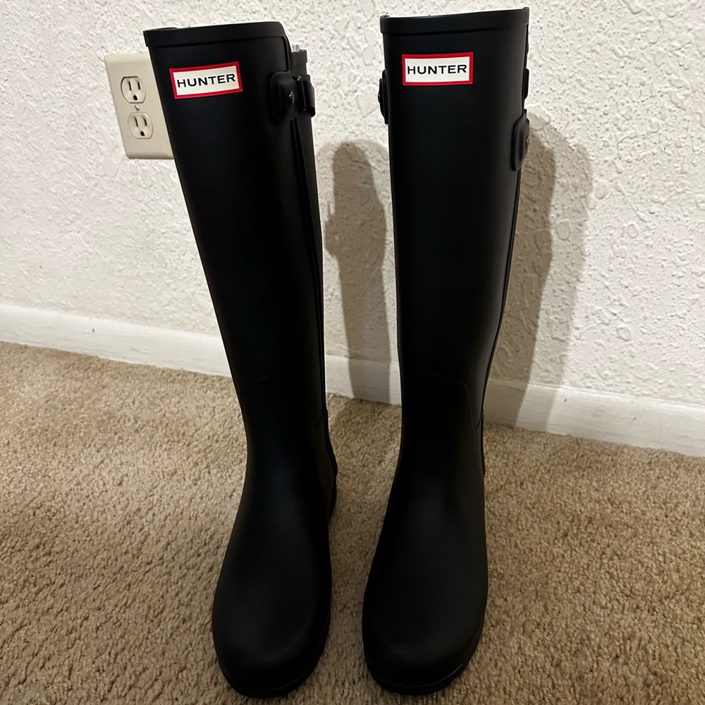 Like new black Hunter boots in size 8